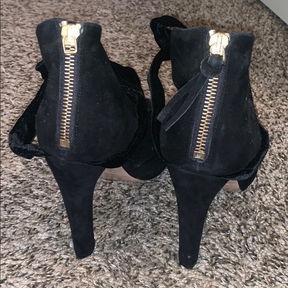 Miu Miu Black Suede Bow Heels Size 39.5 - Picture 3 of 7